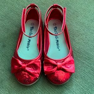 Red shinny shoes